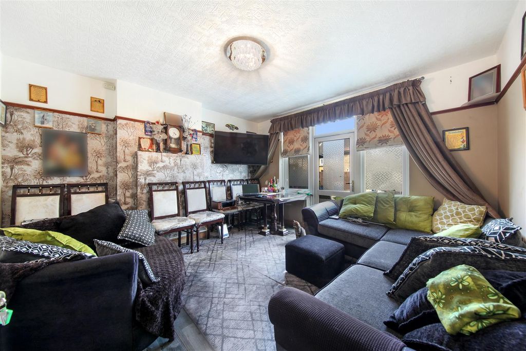 Property photo 3 of 19 King Alfred Avenue - Vstzjjgefjzlgislsoib.Jpg