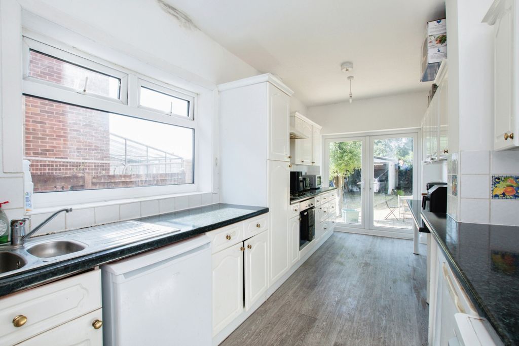Property photo 2 of 17 Kitchen