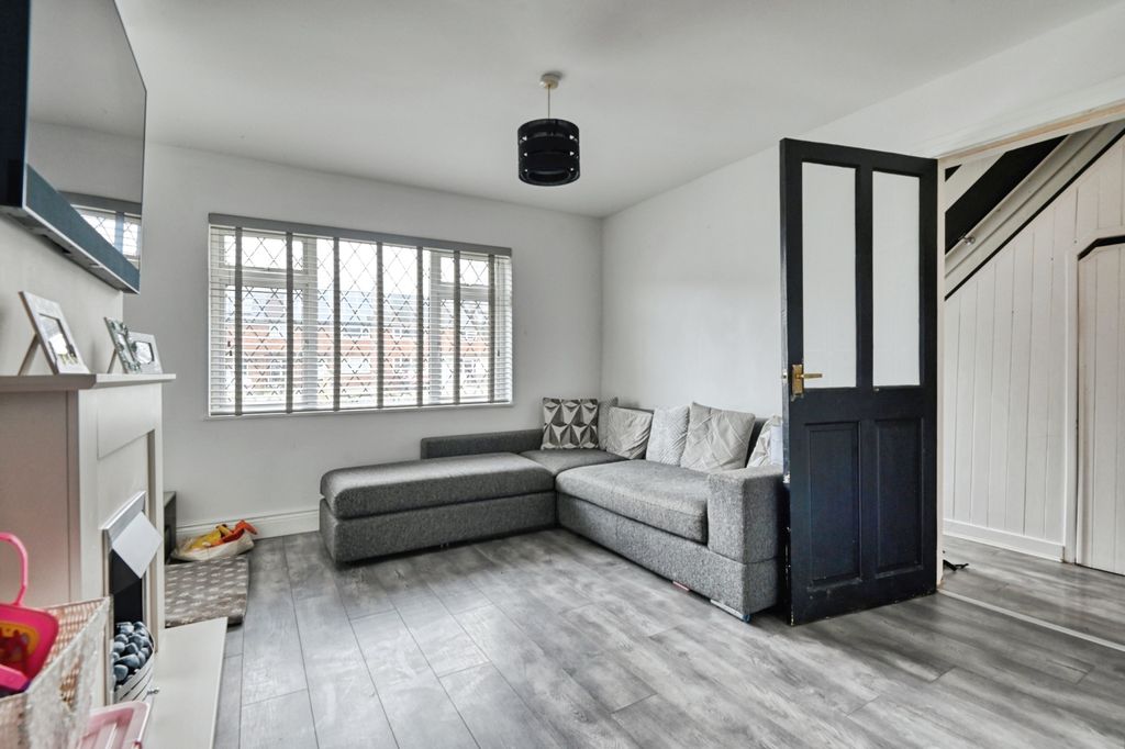 Property photo 2 of 15