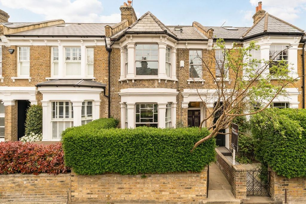 Property photo 1 of 8