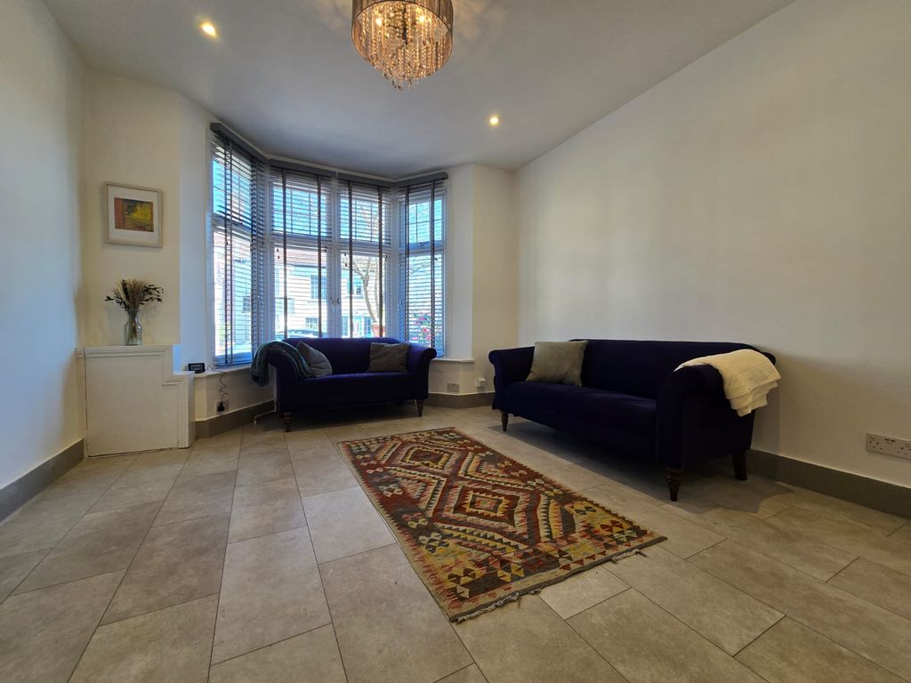 Property photo 3 of 17 Gallery