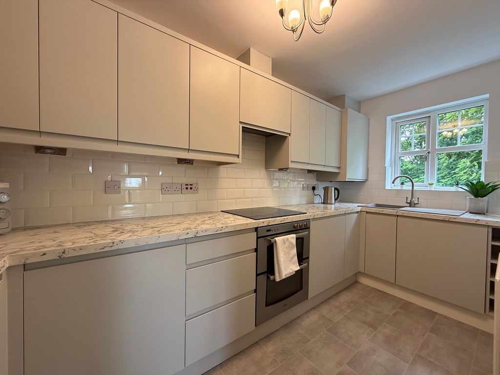 Property photo 3 of 20 Kitchen