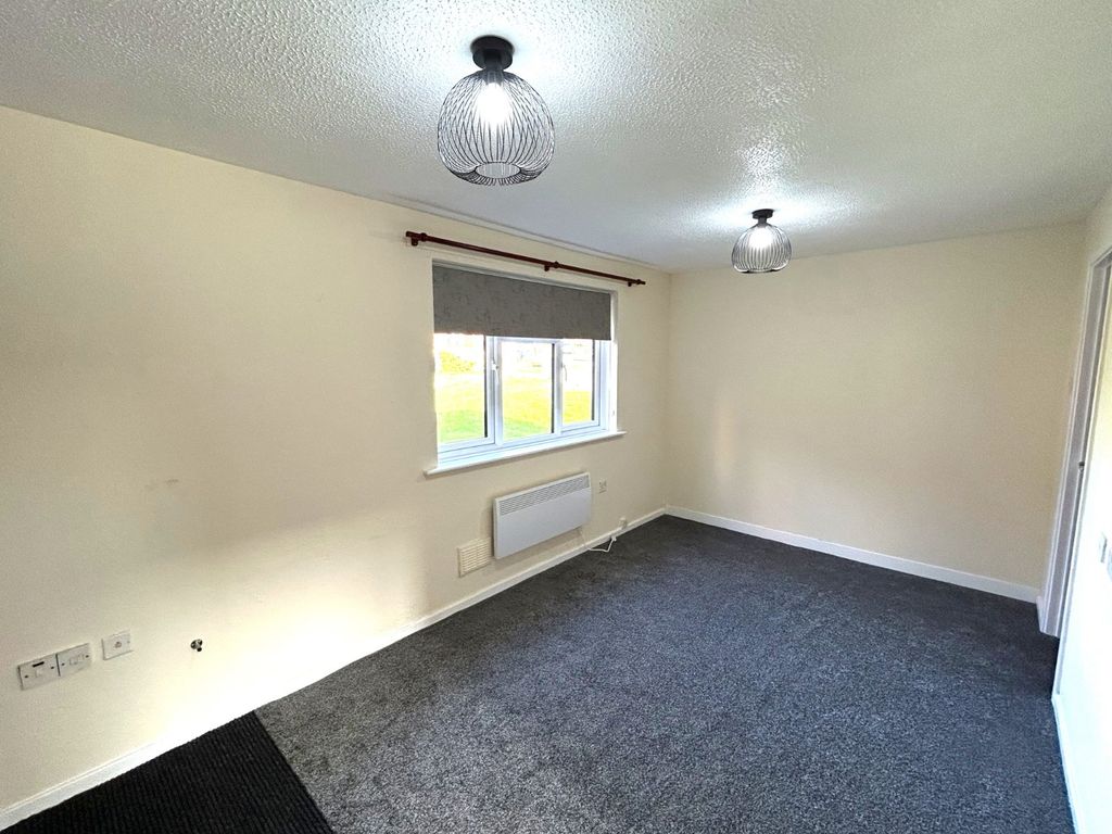 Property photo 2 of 11 Picture No. 27