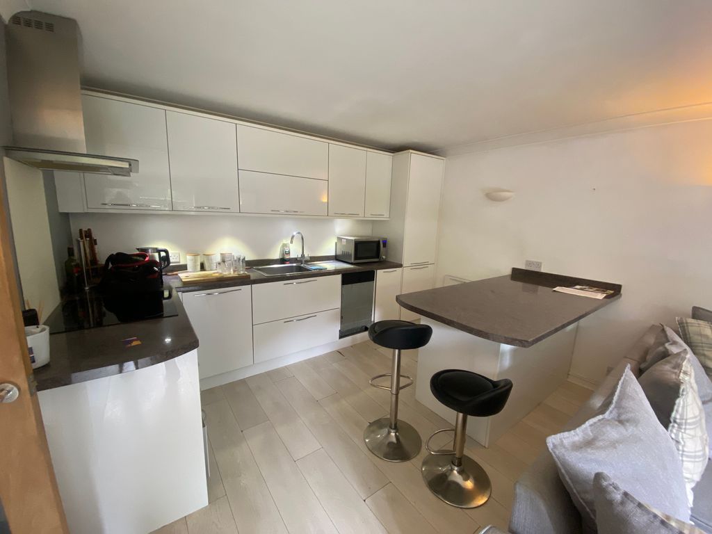 Property photo 3 of 11 Kitchen