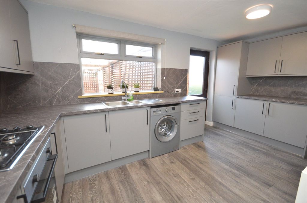 Property photo 3 of 12 Picture 3