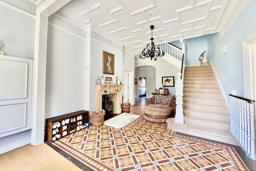 Property photo 3 of 40