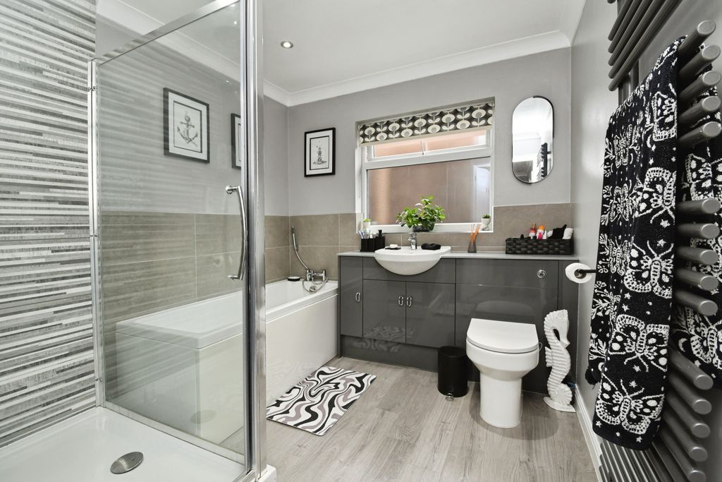 Property photo 3 of 15 Bathroom