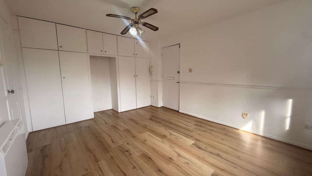 Property photo 3 of 7 Gallery