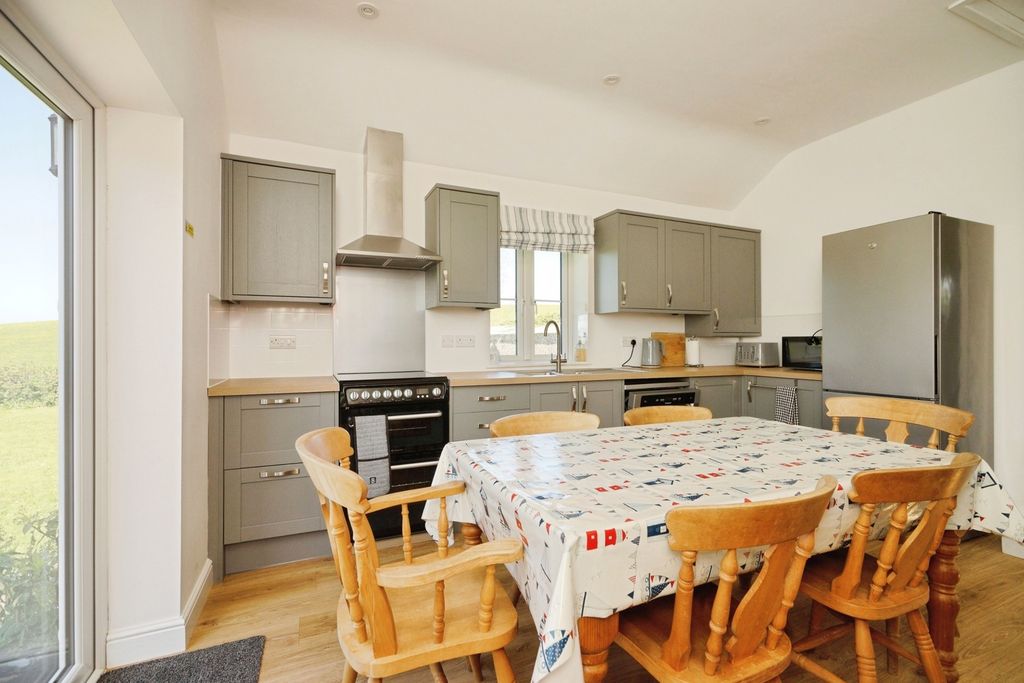 Property photo 3 of 20 Pbox-Img.Jpg
