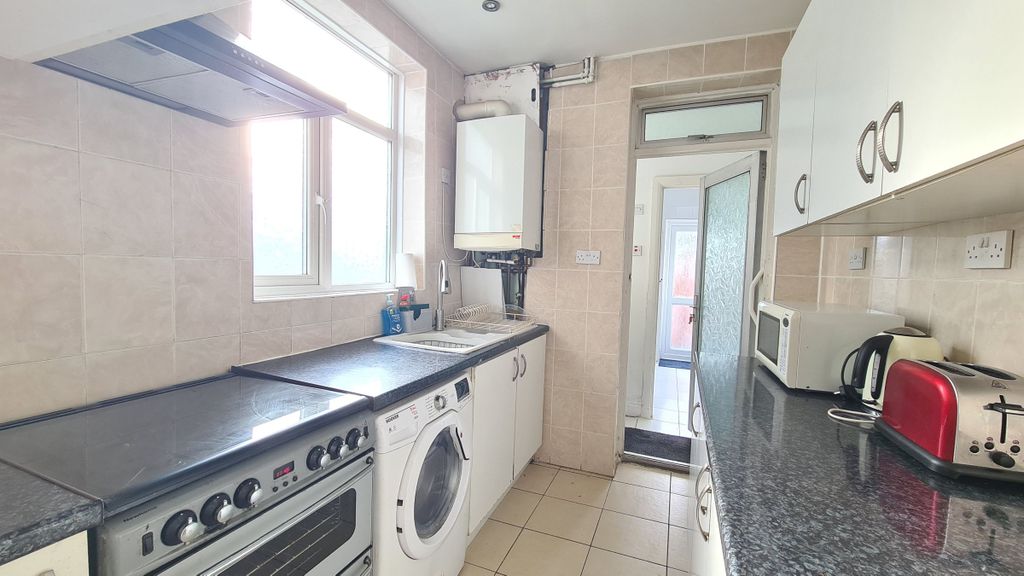 Property photo 2 of 9