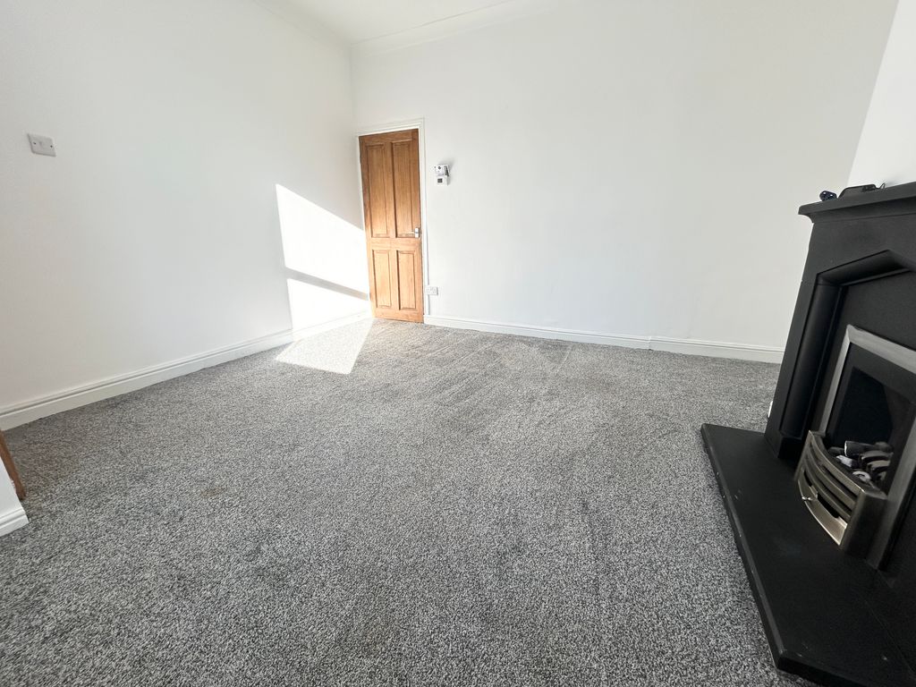 Property photo 2 of 10 Lounge