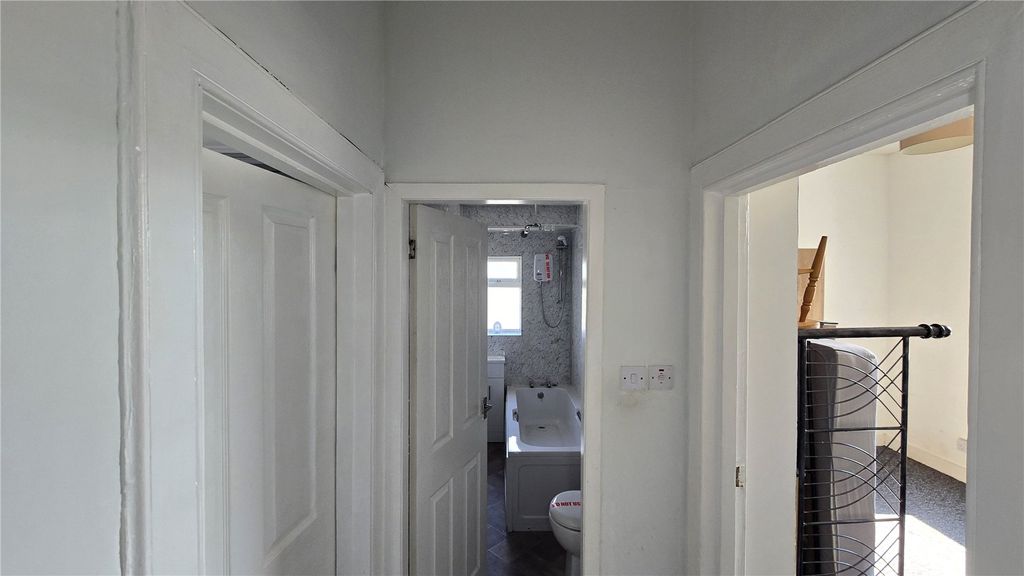 Property photo 3 of 9 Picture No. 04