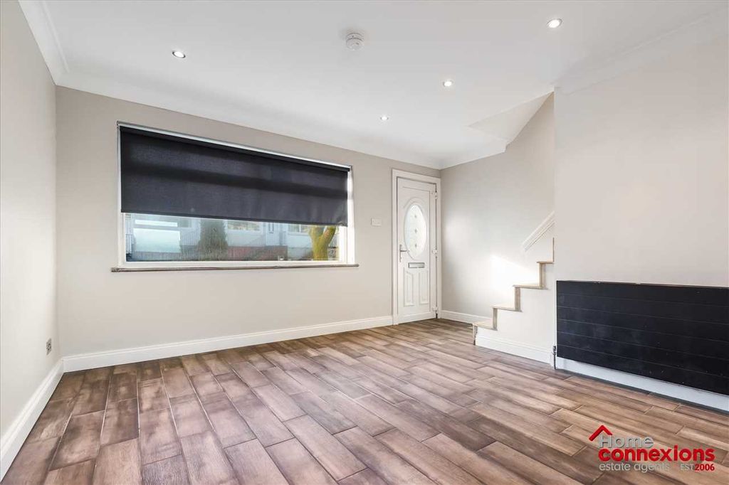 Property photo 3 of 29 Lounge Dining (2)