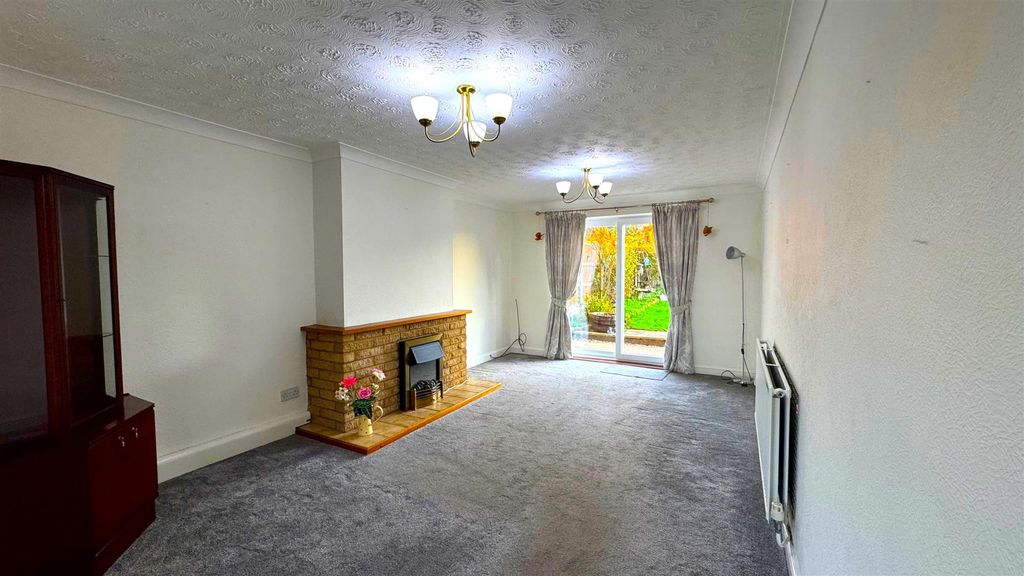 Property photo 2 of 14 Lounge (1).Jpg