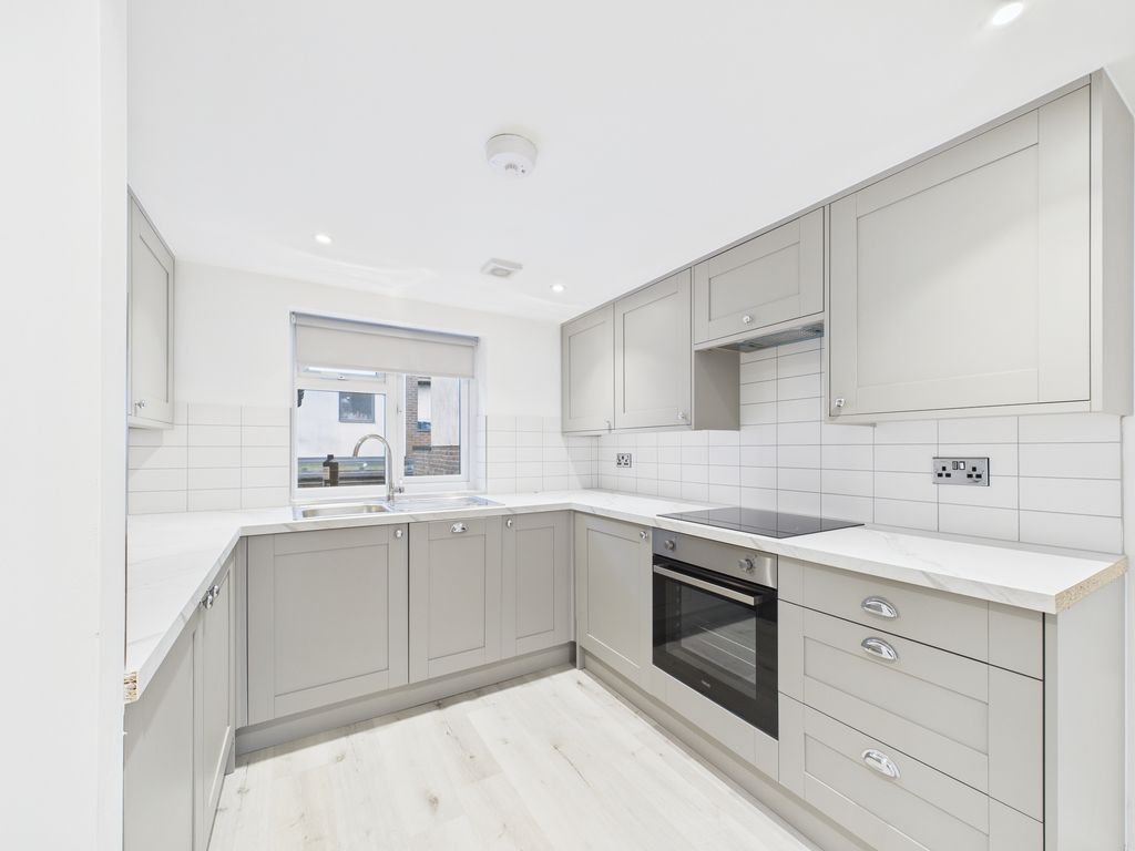 Property photo 2 of 8 Cam04693G0-Pr0032-Still001