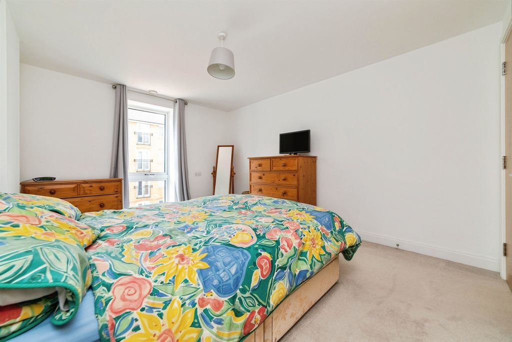 Additional image 10 of 2 bed flat for salePegs Lane, Hertford SG13