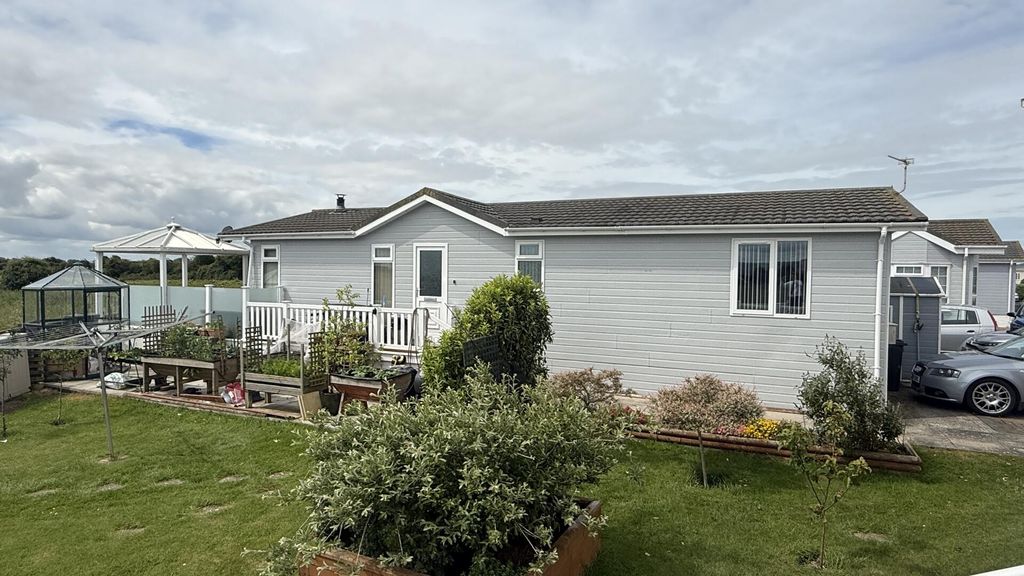 Property photo 1 of 32 Exterior