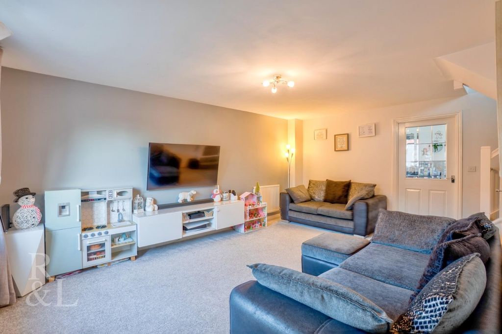 Property photo 3 of 22 6 Wedgewood Way (6).Jpg