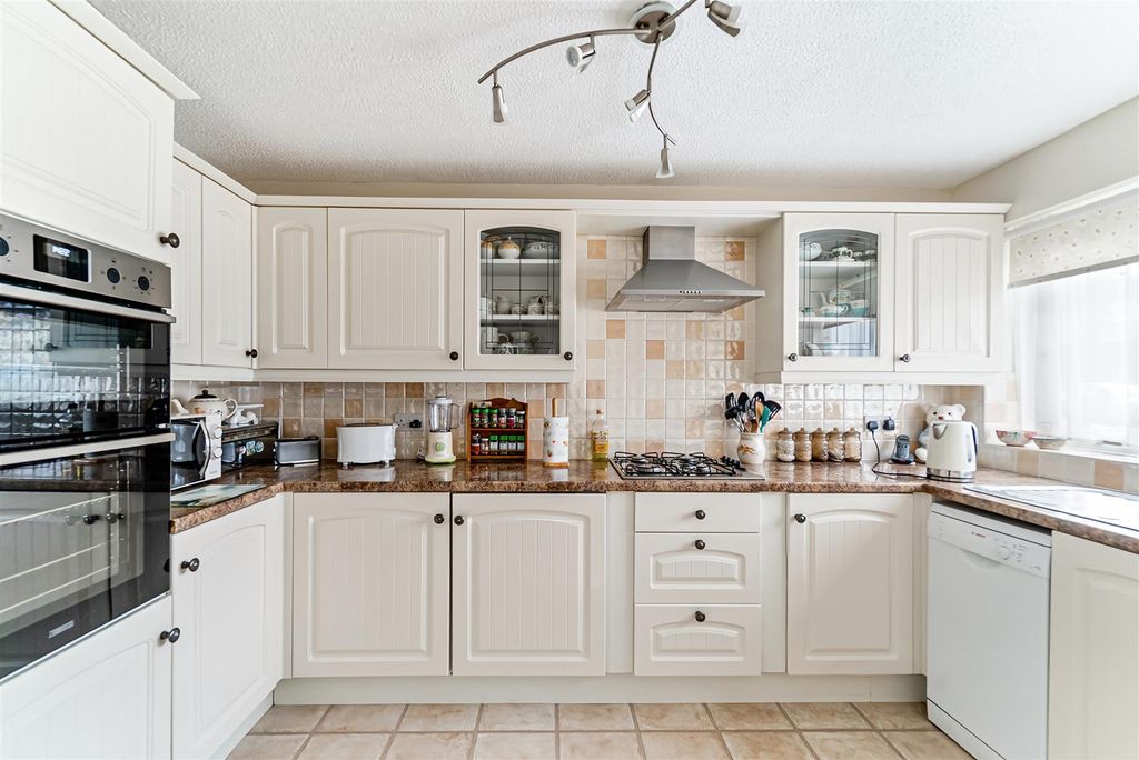 Property photo 2 of 16 Kitchen