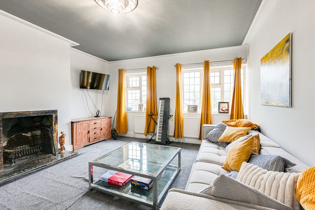 Property photo 2 of 20