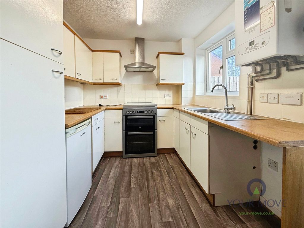 Property photo 2 of 8 Kitchen