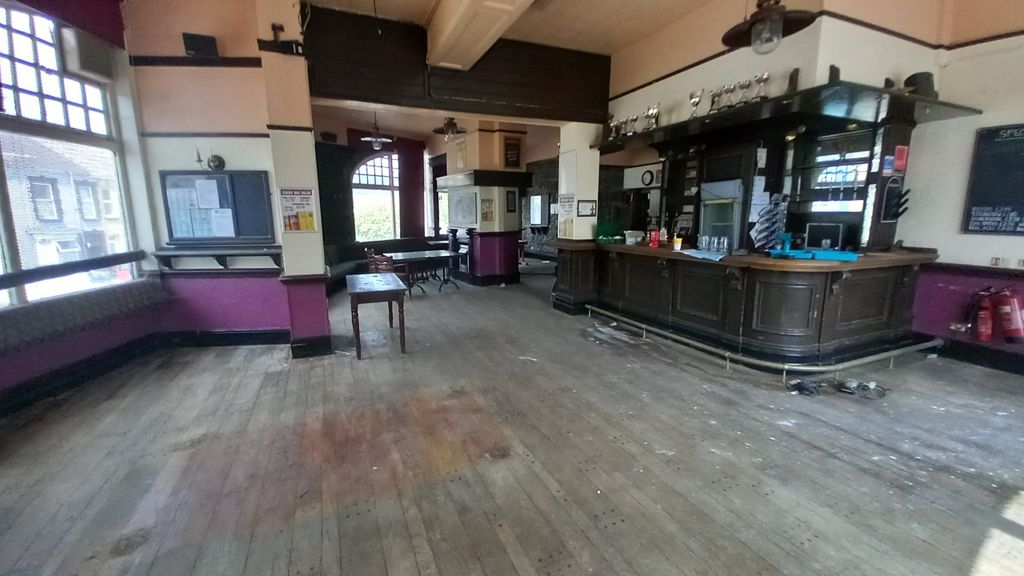 Property photo 2 of 8