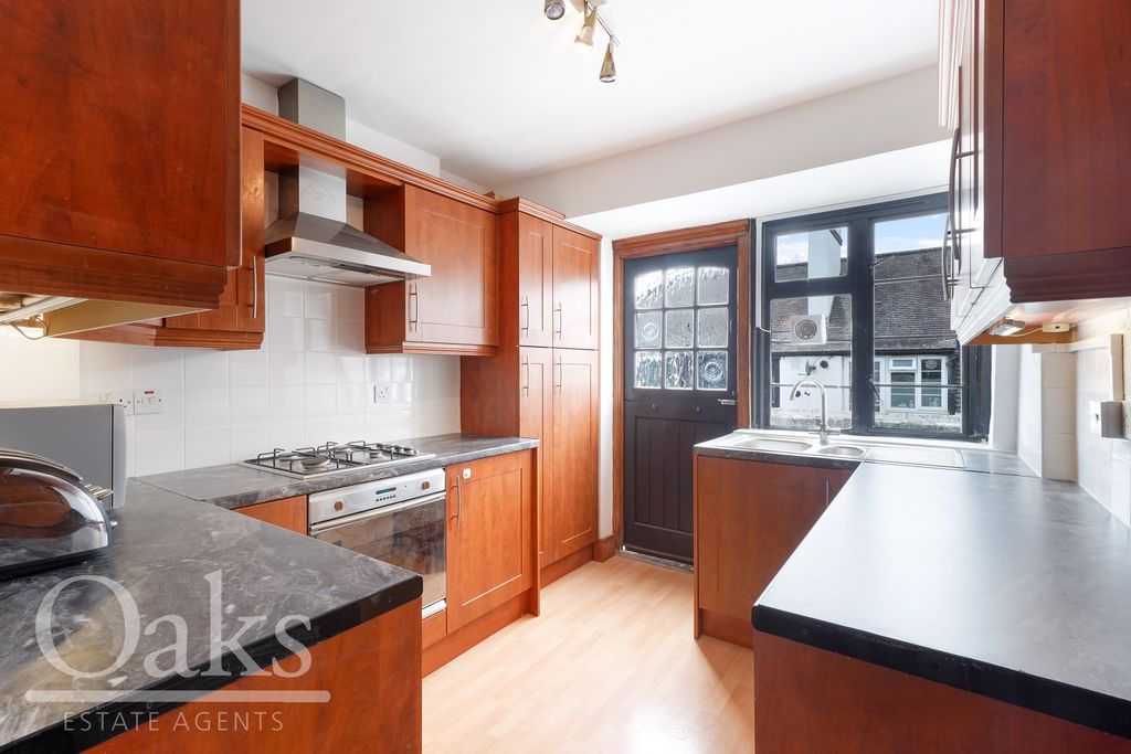 Property photo 2 of 9 Kitchen