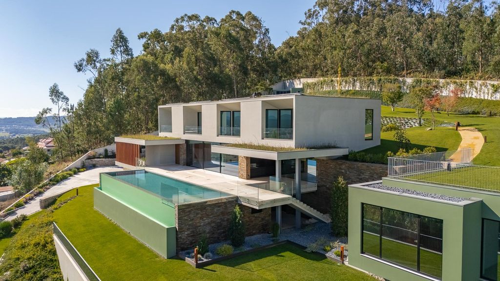 Property photo 1 of 30 Luxury Home With Infinity Pool And Valley Views In Barcelos, Braga, Northern Portugal