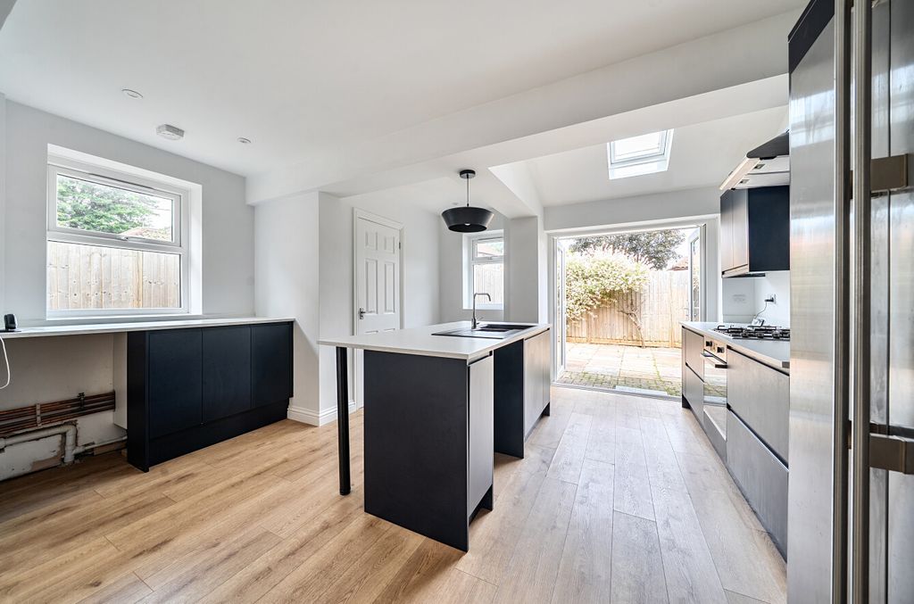 Property photo 3 of 24 1467100-20-6A1990...