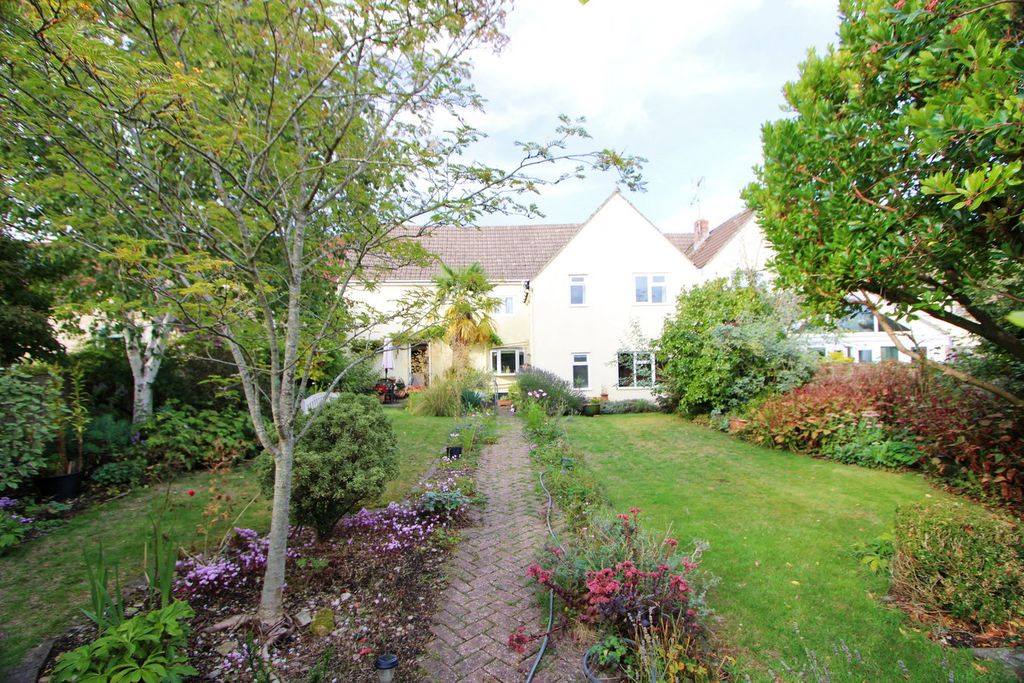 Property photo 2 of 32