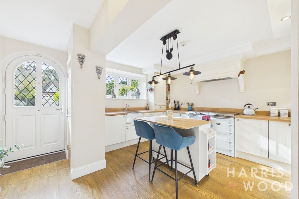 Property photo 2 of 29 5695542