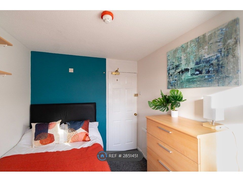 Property photo 2 of 15 Room 6