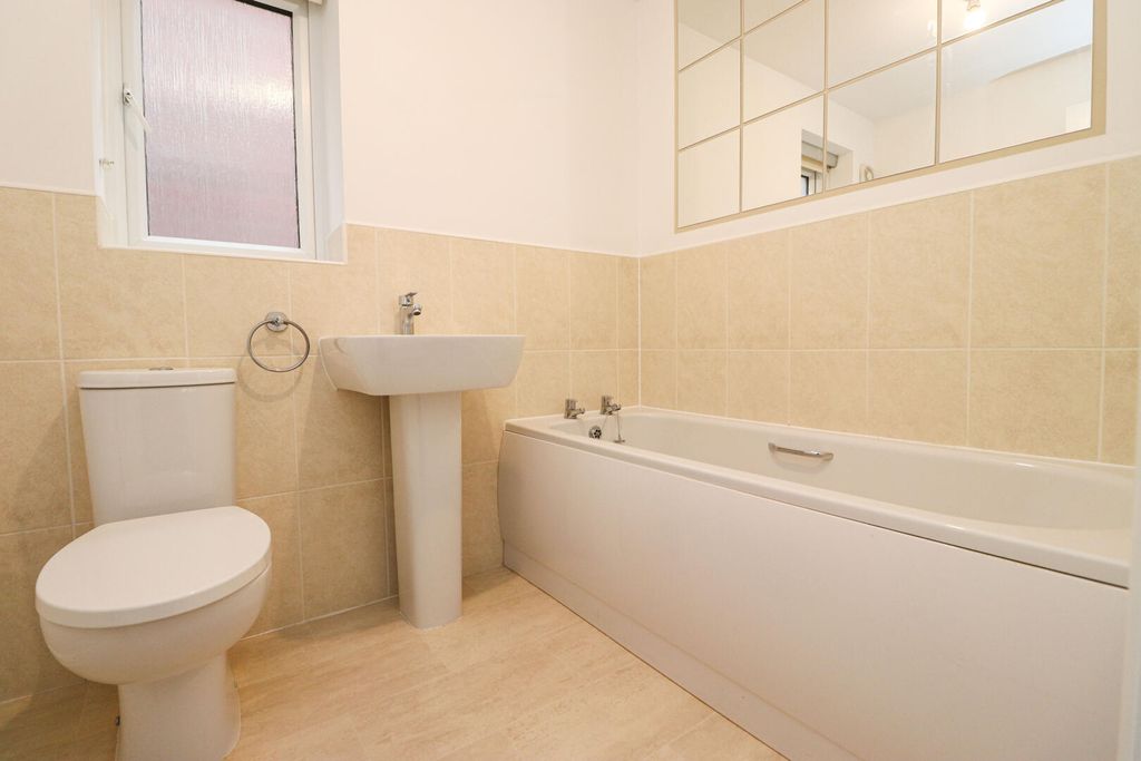 Property photo 3 of 20 Bathroom