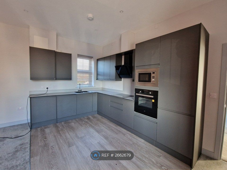 Property photo 3 of 8 Kitchen