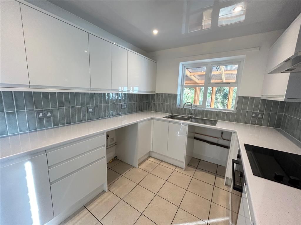 Property photo 3 of 15 Kitchen
