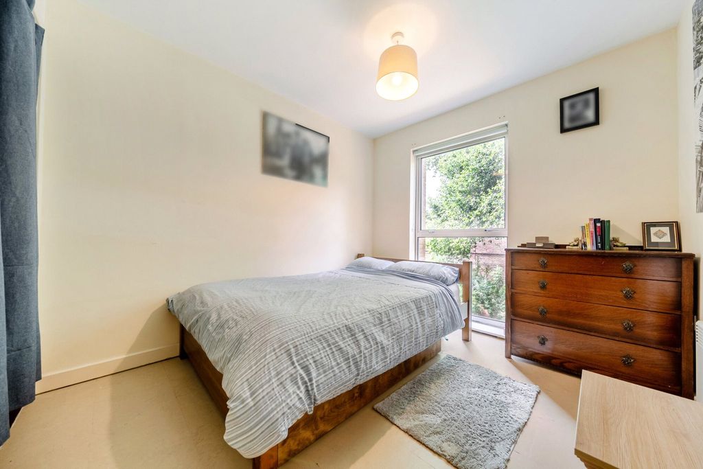 Property photo 3 of 18 1497252-18-6A60d6...