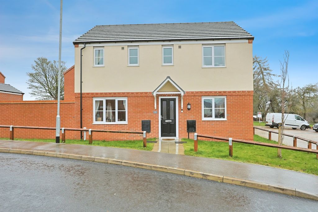 Property photo 1 of 32