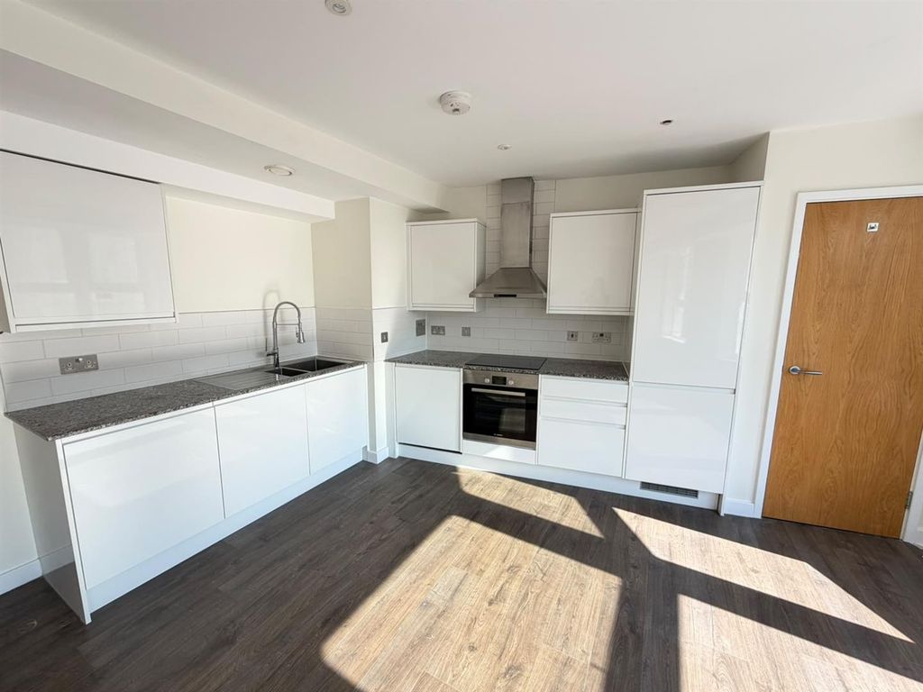 Property photo 2 of 6 Flat 1 Wharf Place Kitchen.Jpg