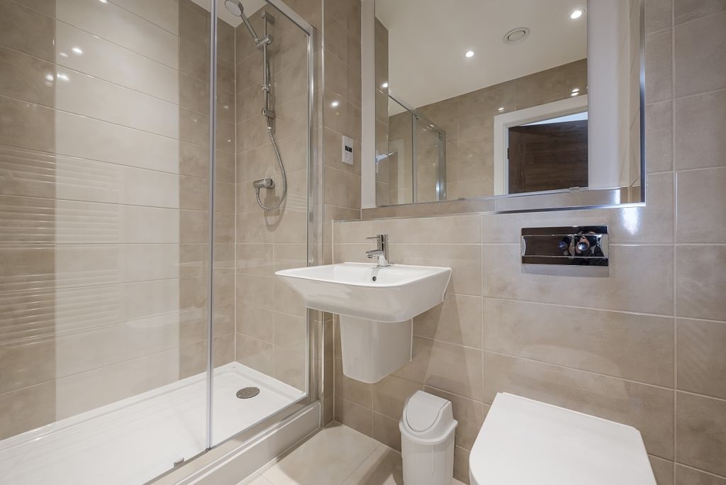 Property photo 3 of 7 1