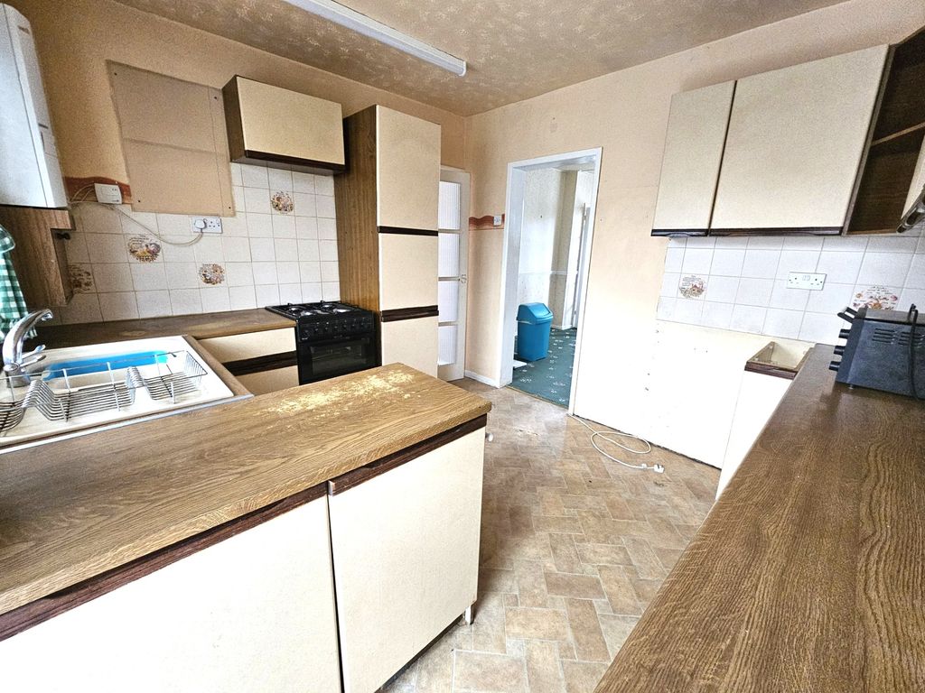 Property photo 3 of 14 Kitchen