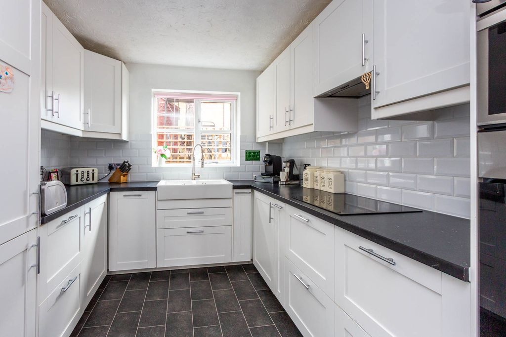 Property photo 3 of 20 Kitchen