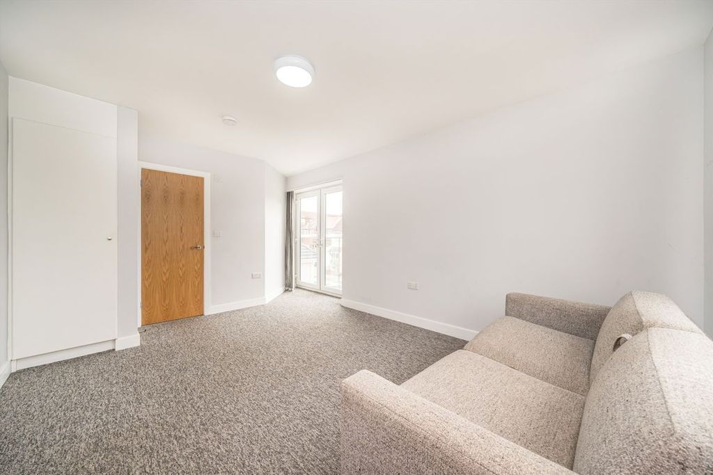 Property photo 2 of 3