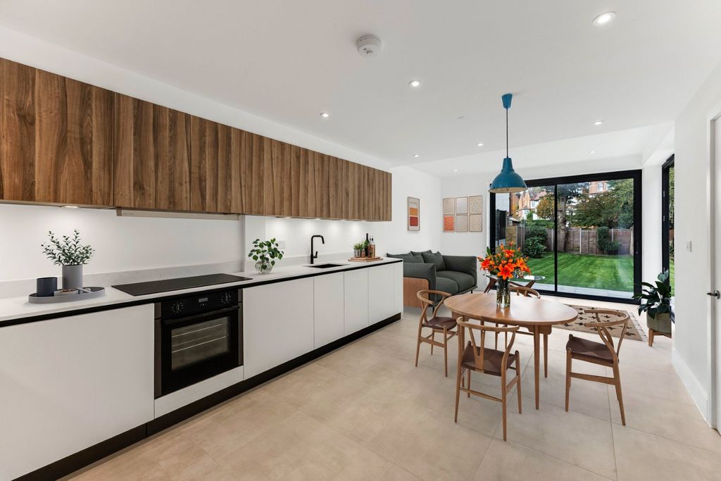 Property photo 1 of 14 Picture No. 10