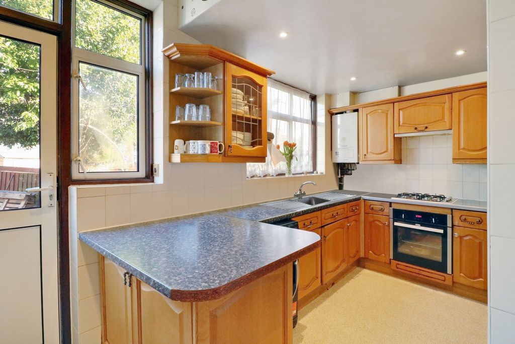 Property photo 3 of 16