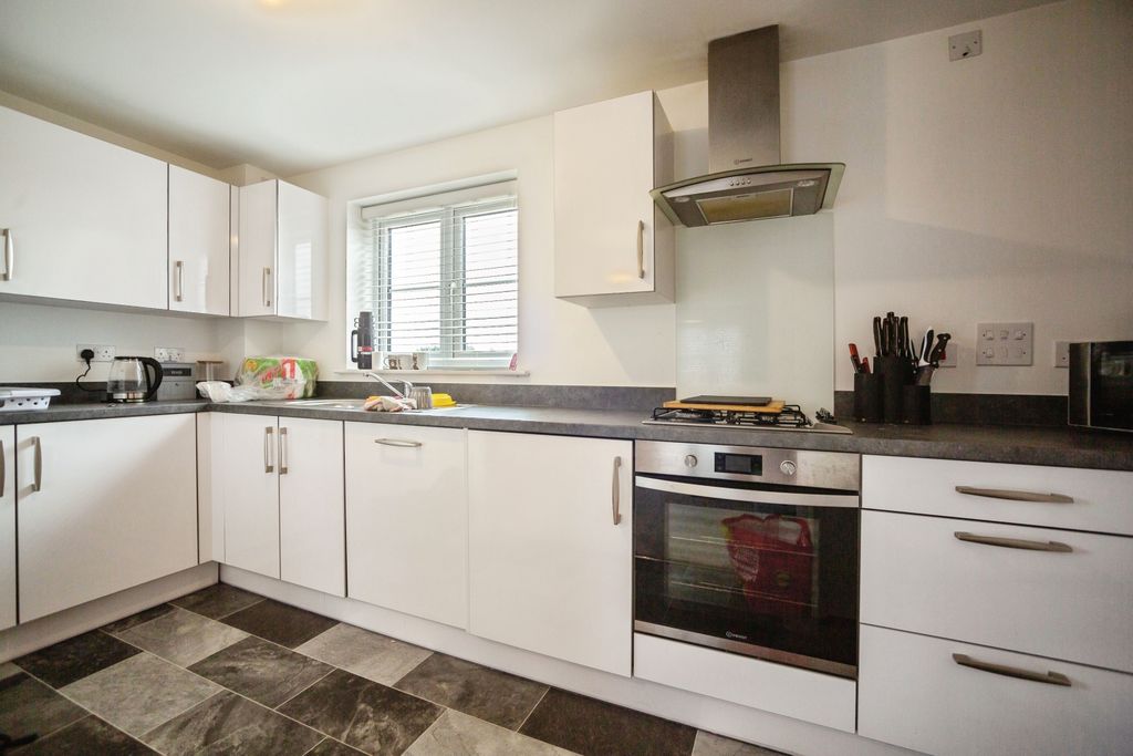 Property photo 3 of 15 Kitchen