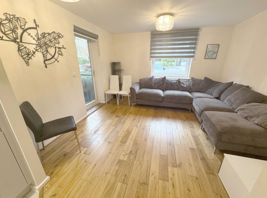 Property photo 3 of 8 Picture No. 06