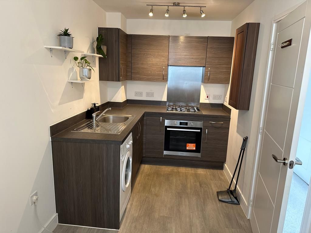 Property photo 2 of 8 Kitchen