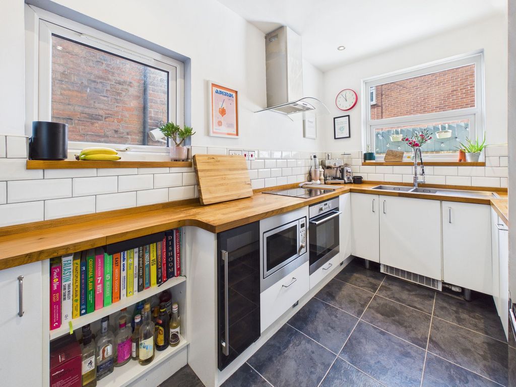 Property photo 2 of 18 Kitchen