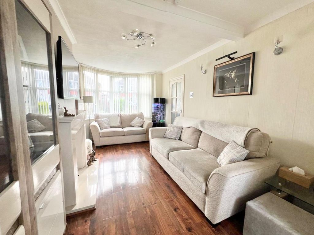 Property photo 3 of 15 Lounge
