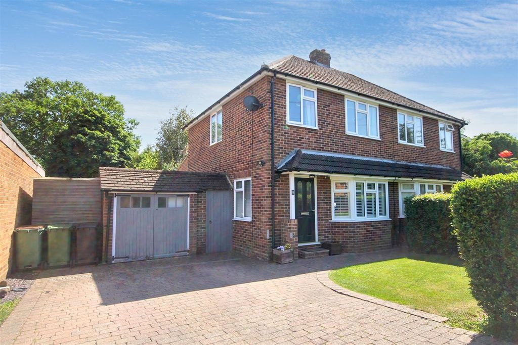 Property photo 1 of 9 8 Penrose Front May.Jpg